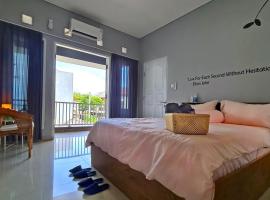 Villa Palm Springs by REQhome, vacation rental in Ciater-hilir