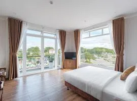 PINE VIEW Hotel Dalat