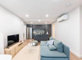 Convenient Located 2 bedroom apartment in Braddon, Familienhotel in Canberra