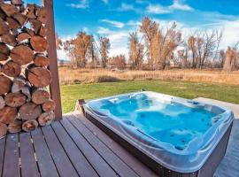 Large House, Hot Tub, and Views, hotel sa Victor