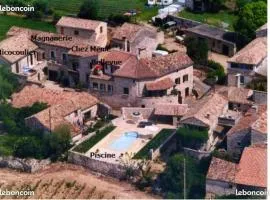 Maison de 2 chambres avec piscine partagee jardin amenage et wifi a Orgnac l'Aven a 7 km de la plage