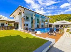 7 Bedrooms Mansion on The Golf Course! JB2