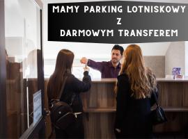 Hotelik Okęcie 39 - Parking i transfer na lotnisku، بيت شباب في وارسو
