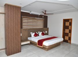 Hotel Rays Inn Boarding & Lodging, hotell i Dharmastala