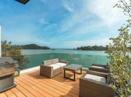 4-Storey, 3BR Seaview Villa Jayden, hotel en Panwa Beach