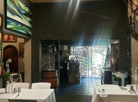 44 on Ennis Guest Lodge and Restaurant -