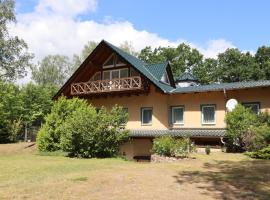 Ferienhaus Star Villa-Pälitzsee, mökki kohteessa Großzerlang