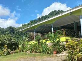 Aura Dominica, cabaña o casa de campo en Roseau