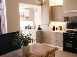 Renovated 3 Bedroom House in Lowton Pennington, family hotel in Leigh