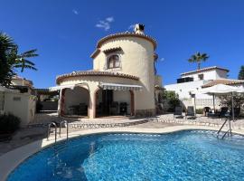 Villa al Mar, Els Poblets, Top Lage und Ausstattung, Pool, WIFI 300Mb, eigener überdachter Parkplatz, Photovoltaik Bonus, nah am Strand 500m, hotel in Els Poblets