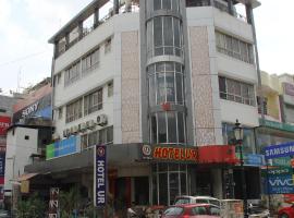 HOTEL UR, hotel con parking en Prayagraj