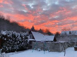 &Uacute;tuln&aacute; chaloupka na Vala&scaron;sku