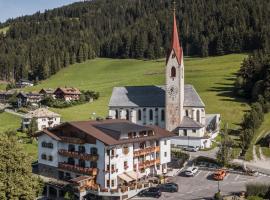 Hotel Kirchenwirt, hotel v destinácii Dobbiaco