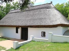 Romantic Cottage - Your Hide Away, hotel in Cserszegtomaj