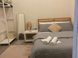 Budget double bed room, ubytování v soukromí v destinaci Bowden