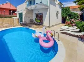 Stunning Apartment In Brodarica