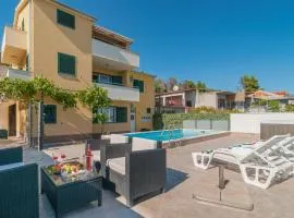 One-Bedroom Apartment In Solin