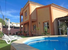 Luxurious villa with private pool - Villa Jardín, hytte i Santa Cruz de Tenerife