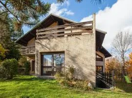 Chalet confortable à Briançon avec vue sur montagne