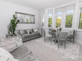 Glamorous 2-bedroom, Central location, Scenic Views - Central Park Suite, apartment in Parkstone