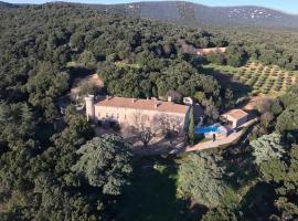 Appart 4 chambres dans château, ξενοδοχείο σε Viols-le-Fort