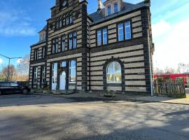 Wohnen wie im Schloss - Alter Bahnhof von Kruft, family hotel sa Kruft