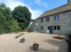 GITE 6 personnes à Pailherols, Hotel in Saint-Clément