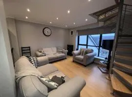 The Coastal Apartment - Homestay