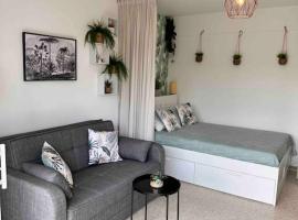 Orangers - Bord de mer-Studio cosy refait à neuf 4 personnes, apartment in Cagnes-sur-Mer