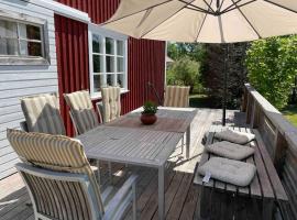 Mysigt hus för 2 familjer, hotel v destinaci Västervik