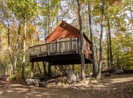 Maine Treehouse-The Spruce Suite – willa w mieście North Lovell