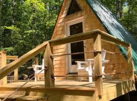 Cabin in Maine Woods-The Bogey, hotel u gradu North Lovell