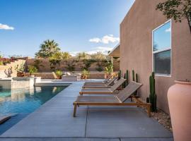 Pueblo Viejo Desert Minimalist Pool Home, cottage in Bermuda Dunes