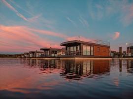 Hausboot Grasshopper, hotel in Klitten