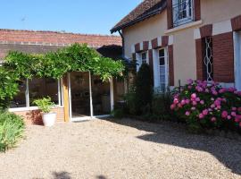 La Petite Tuilerie, מקום אירוח B&B בVillefranche-Sur-Cher