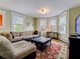 4 - 5 Bed Apt Victorian Beach House in Asbury Park, hotell i Asbury Park