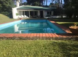 Hermosa casa en zona tranquila de Punta Ballena.