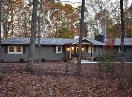 New Listing! Three Chimney Lodge - 4 Bed, Hot Tub