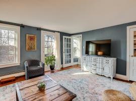 Lambertville Retreat - Walk to Shopping and Dining!, hotel with parking in Lambertville