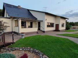 Haus am Waldrand, cottage sa Vetschau