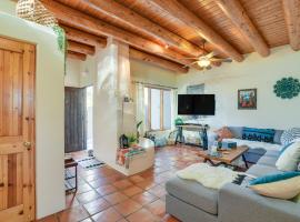 Bright Santa Fe Condo about Half-Mi to Meow Wolf!, hotel in Santa Fe