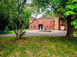 Windsor Grand Estate -Private 5 Acre Mansion With Helipad Access