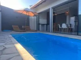 Casa nova com piscina e lareira