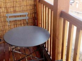 Viesnīca Appartement Charme petite terrasse à 400m de Paris pilsētā Žantijī