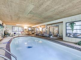 Tampa Area Home with Indoor Pool, Families Welcome!, Hotel in Brandon