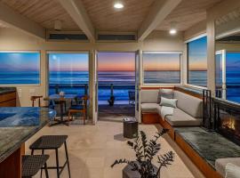 Malibu Beach House Getaway On Private Beach, hotel din Solromar