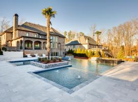 Sprawling Suwanee Home Theater, Pool, Hot Tub!, hotell i Suwanee