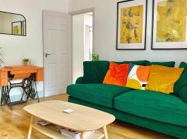 The Nook - A stylish apartment with garden, near the beach, hotel em Berwick-Upon-Tweed