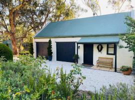 St Helen's Cottages, hotel in Clare