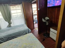 Alojamiento chillan – hotel w mieście Chillán